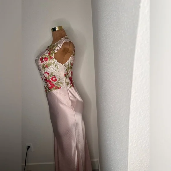 Karen Millen Pink Floral Embroidered Maxi Dress - Picture 4 of 9